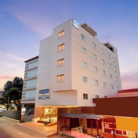 Keys Lite by Lemon Tree Hotels Krishna Отели рядом с достопримечательностью «Храм Канакадурга»