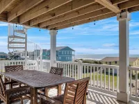 Spacious 5 bedroom 5 bath House with pool and direct access to the beach. - 4-Star