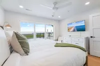 Waterfront Marina Access and Cozy Pool - Luxurious Coastal Haven