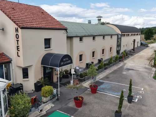Hotel de la Gare Hotels in Courouvre