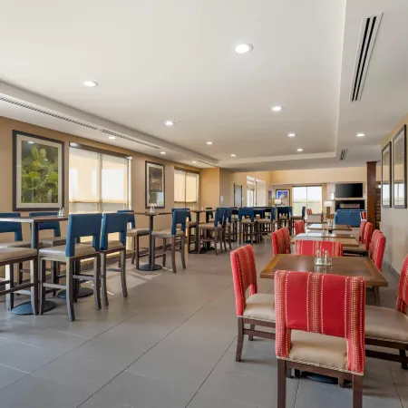 Comfort Suites West Omaha