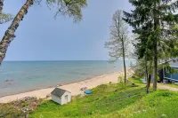 Beachy Palms Cottage on Lake Huron w/ Hot Tub! - 3-Sterne
