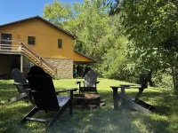 Trailhead Riverfront Cabin Hotels in Pike County