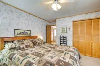 Cozy Cabin on 10 Acres, Walk to Chippewa River! - parking