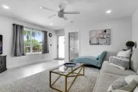 617 NW 30 CT 游泳池庭院 五臥室 三浴室 火坑 停車位3個