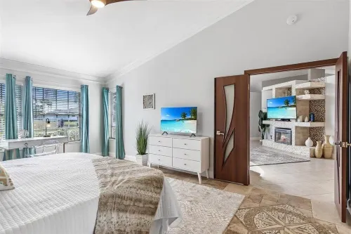 Waterfall saltwater Lagoon heated pool, 2 King Suites, Sauna!