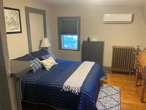 #4 Quaint 1 bedroom apartment in Historic Building