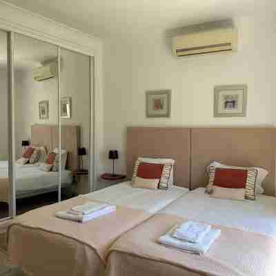 Deluxe Golf Townhouse Only 5 Mins To The Beach Rooms