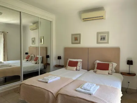 Deluxe Golf Townhouse Only 5 Mins To The Beach