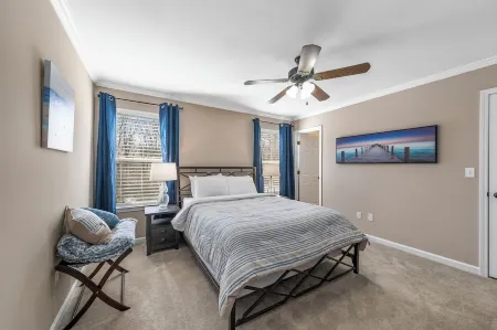 O'Fallon Edge Oasis- 4bd/3bt, Wooded Backyard, Office, Great Family Getaway