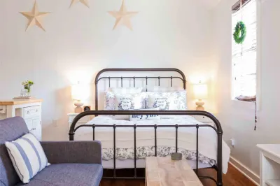 Hyde Park Carriage House Hotels in Central Austin