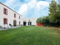 Mansion in St Marti with Vineyards & Garden  호텔
