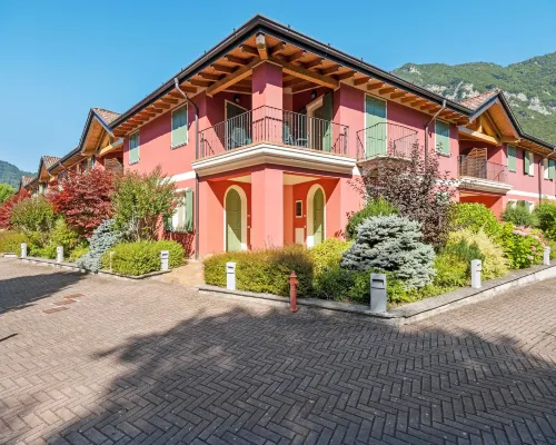 Apartment on Lake Idro with Pool Hotels in Idro