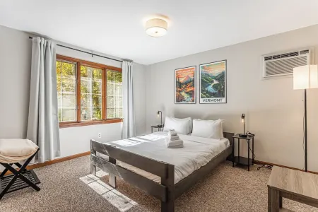 Minutes to a Magical Apres Ski! 4 Bedrooms, EV Charger, Mins to 4 Ski Mtns