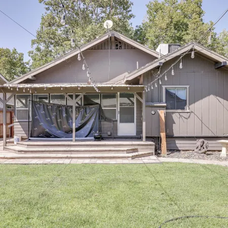 Sunny Turlock Cottage Walk to Downtown!