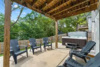 Downtown/Hot Tub/Coffee Bar/Game Room/Walk to Landing/Shopping/Local Eateries Hotels near Sky Deck at Parakeet Pete's Waterfront Zipline