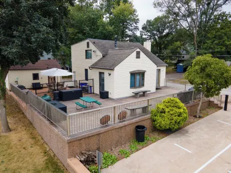 Melrose Place - Kinnick's Best Game Day Experience