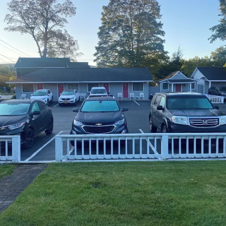 Barberry Court Motel &Cabins