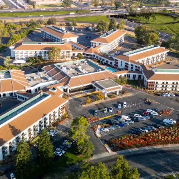 DoubleTree by Hilton Sacramento Отели рядом с достопримечательностью «Арден Фейр Молл»