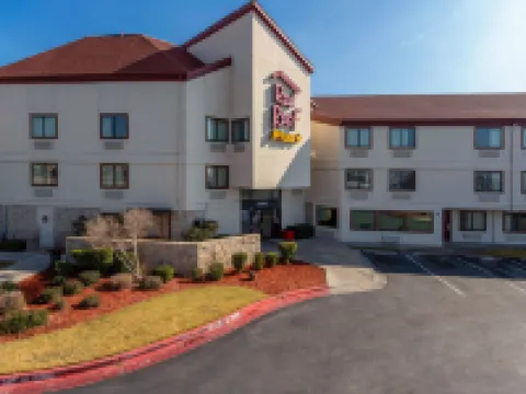 Red Roof Plus+ El Paso East Hotels in El Paso