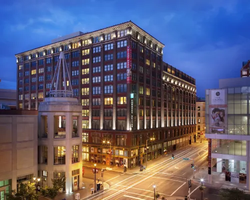 Embassy Suites by Hilton St. Louis Downtown Hotels in der Nähe von Saint Louis Torbogen