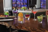 Embassy Suites by Hilton Toronto Airport - bar