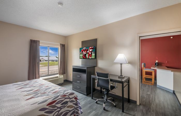 Red Roof Inn & Suites Austin East - Manor
