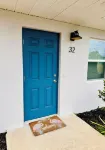 Cottage 32: Flamingo Bungalow - Waterfront Lodging in Downtown Tavares, FL Hotels in Tavares