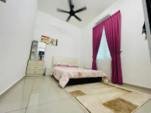 Spacious Family Homestay in Durian Tunggal with Private Pool