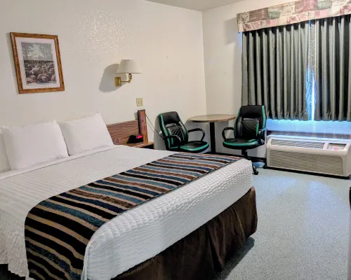 Rails Inn Hotels in Forsyth