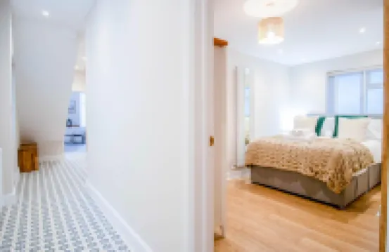 Seascape Retreat - 3 Bedroom Flat - Porthcawl Hotels in 