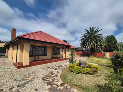 Ithonsi Guesthouse and Spa - guesthouses