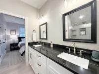 Designers Dream Home with Pool! Hotels in Arundel