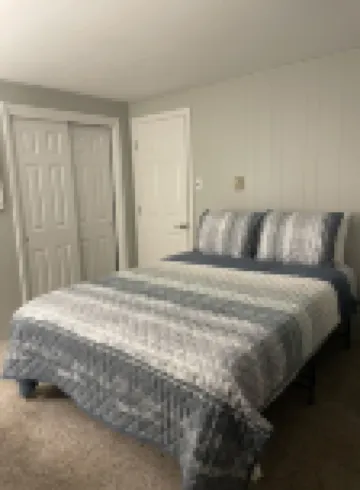 Cozy home on the water. Pet friendly and just a 5 minute drive to LBI beaches! 斯塔福德酒店