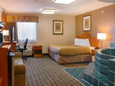 Quality Inn & Suites Detroit Metro Airport