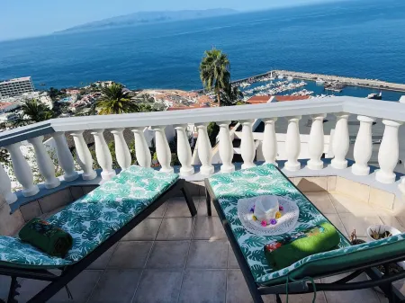 Sunny studio with breathtaking sea view from spacious terrace Отели рядом с достопримечательностью «Пляж Лос Гигантес»