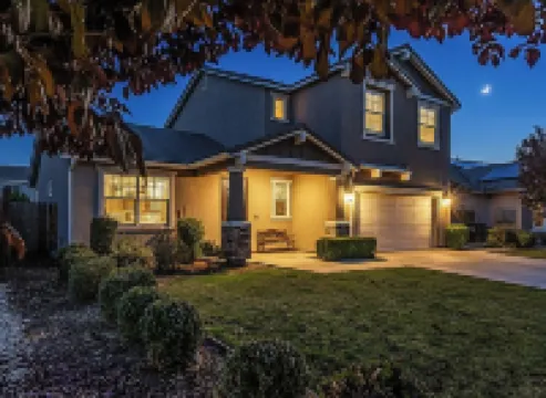 North Visalia Family Getaway – 5Br/3BA, Near Parks & Sequoia NP, Sleeps 10