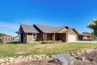 Hike & Ski! Home w/ Dog-friendly Yard in Eagar - Landsted