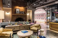 Moxy Cincinnati Downtown - 3-Star