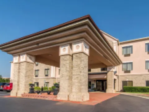 Quality Suites Graham - Burlington South Hotels in Graham