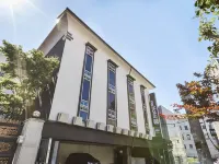 Mini Hotel Boom Hotels near Seoho Park