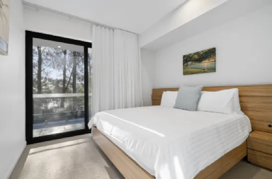 Stylish 1-bed Apartment With Rooftop Access Hotels near Optus Stadium