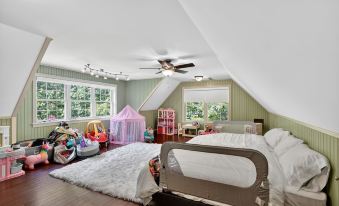 Gray Woodland Escape Golf, Pool & Cinema 5 Bedroom Home