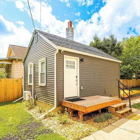 Tiny Home w/ Deck: Close to MSU Campus