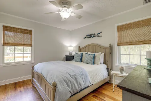 3 Mi to Beach: Pawleys Island Cottage - 4-Star