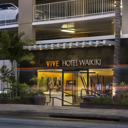 Vive Hotel Waikiki Отели рядом с достопримечательностью «Пляж Кахала-Бич»