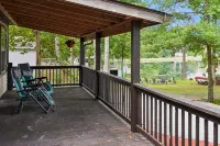 Cozy Cove Escape - Lakeside Retreat 3 Bedroom Cabin