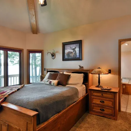 Cheif Lake Lodge 4 Bedroom Home by RedAwning