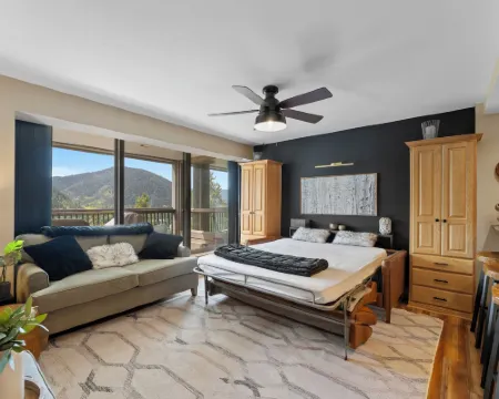 Saints John 2539 Hotels in Dillon