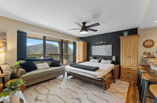 聖約翰2539 秘魯快車附近的飯店